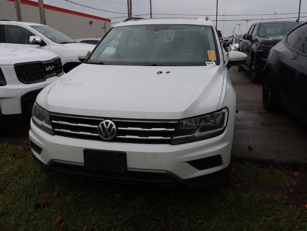 Used 2021 Volkswagen Tiguan SE w/ Panoramic Sunroof Package AWD/4WD image 9