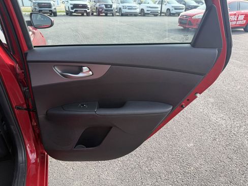 Used 2021 Kia Forte LXS FWD image 17