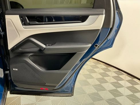 Used 2025 Porsche Cayenne S image 25