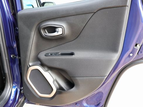 Used 2016 Jeep Renegade Latitude image 12