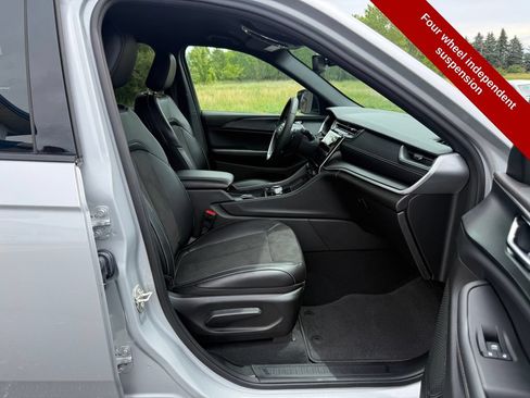 Used 2024 Jeep Grand Cherokee Altitude AWD/4WD image 44