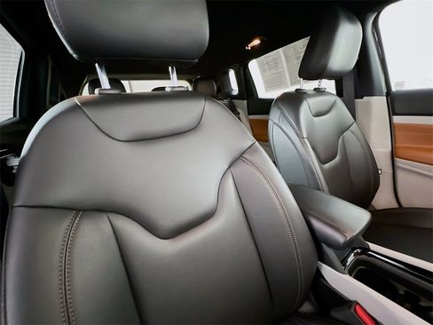 Used 2024 Jeep Compass Limited image 25