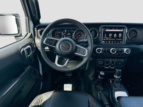 Used 2023 Jeep Gladiator Overland AWD/4WD image 21