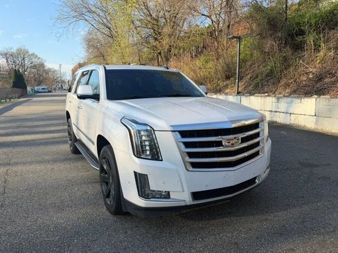 Used 2018 Cadillac Escalade Luxury image 13