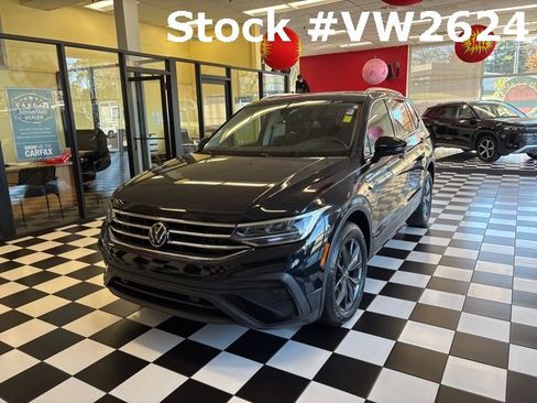 Certified 2022 Volkswagen Tiguan SE w/ Panoramic Sunroof Package image 1