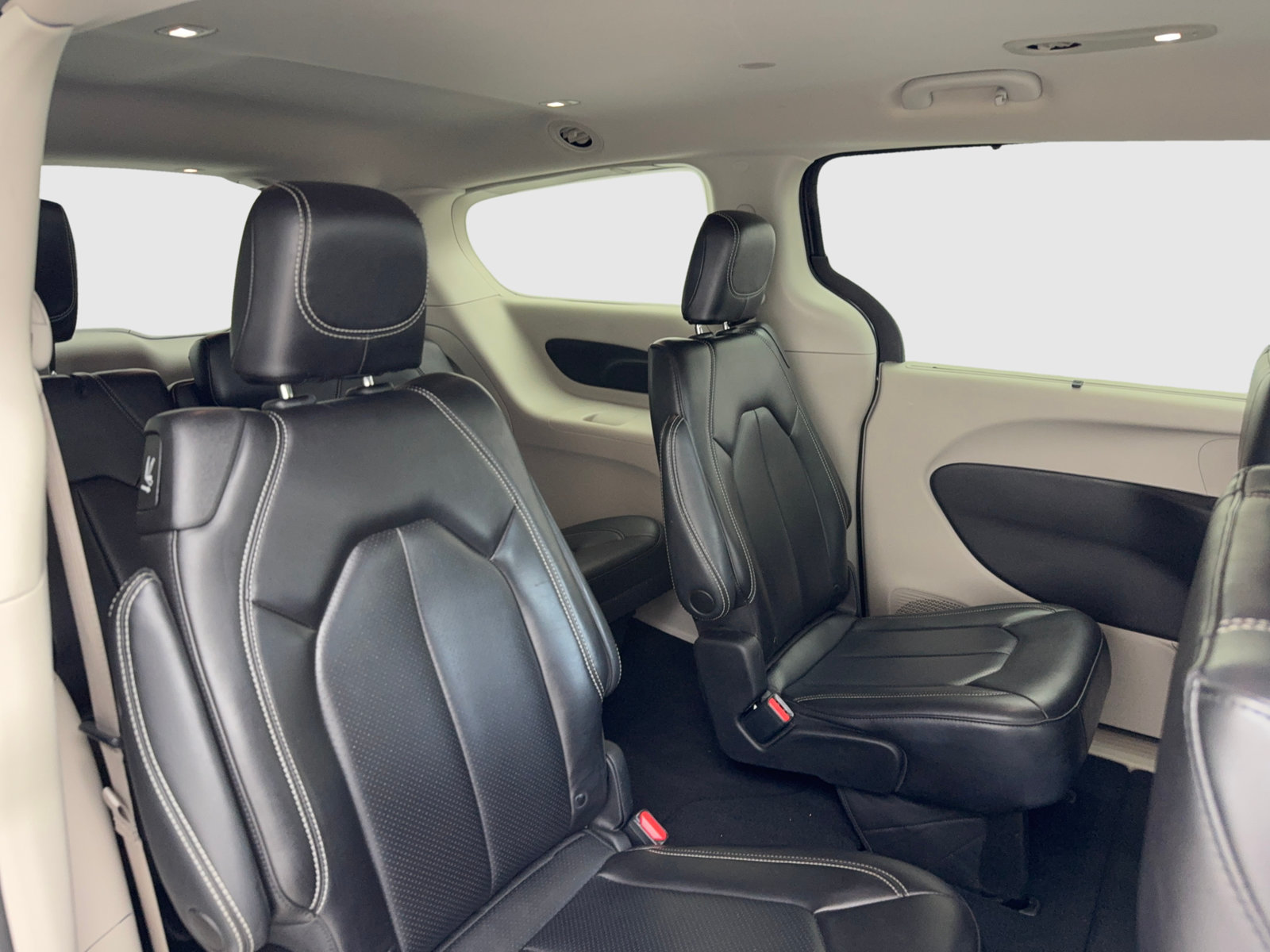 Used 2023 Chrysler Pacifica Touring-L FWD image 43