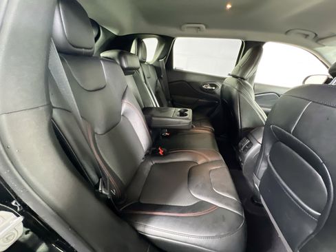 Used 2022 Jeep Cherokee Trailhawk image 25