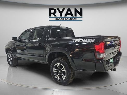 Used 2018 Toyota Tacoma TRD Sport image 8