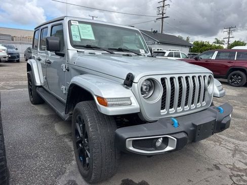 Used 2023 Jeep Wrangler Unlimited Sahara w/ Cold Weather Group AWD/4WD image 3