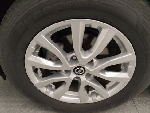 Used 2018 Nissan Rogue SV w/ Premium Package image 31