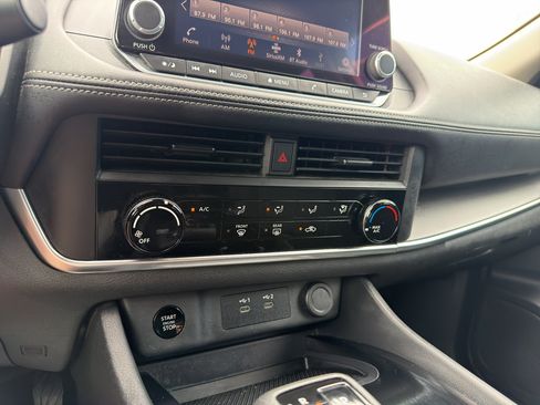 Used 2024 Nissan Rogue S FWD image 31