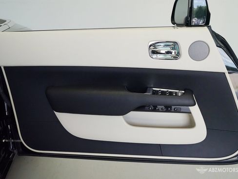 Used 2018 Rolls-Royce Dawn RWD image 27