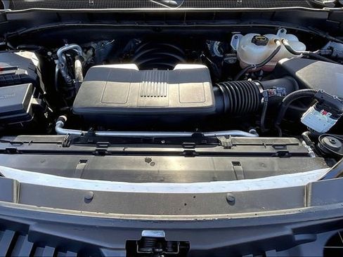 Used 2024 Chevrolet Suburban LT image 21