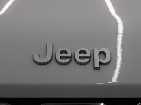 Used 2025 Jeep Grand Cherokee Laredo X image 29