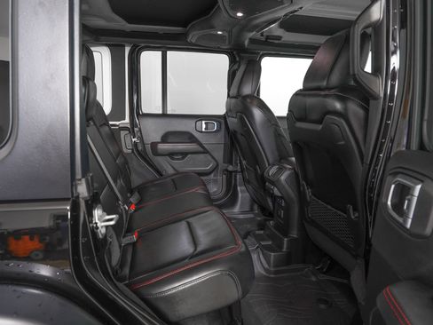 Used 2024 Jeep Wrangler Unlimited Rubicon w/ Technology Group image 10