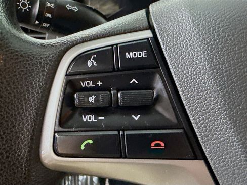 Used 2017 Hyundai Elantra SE image 14