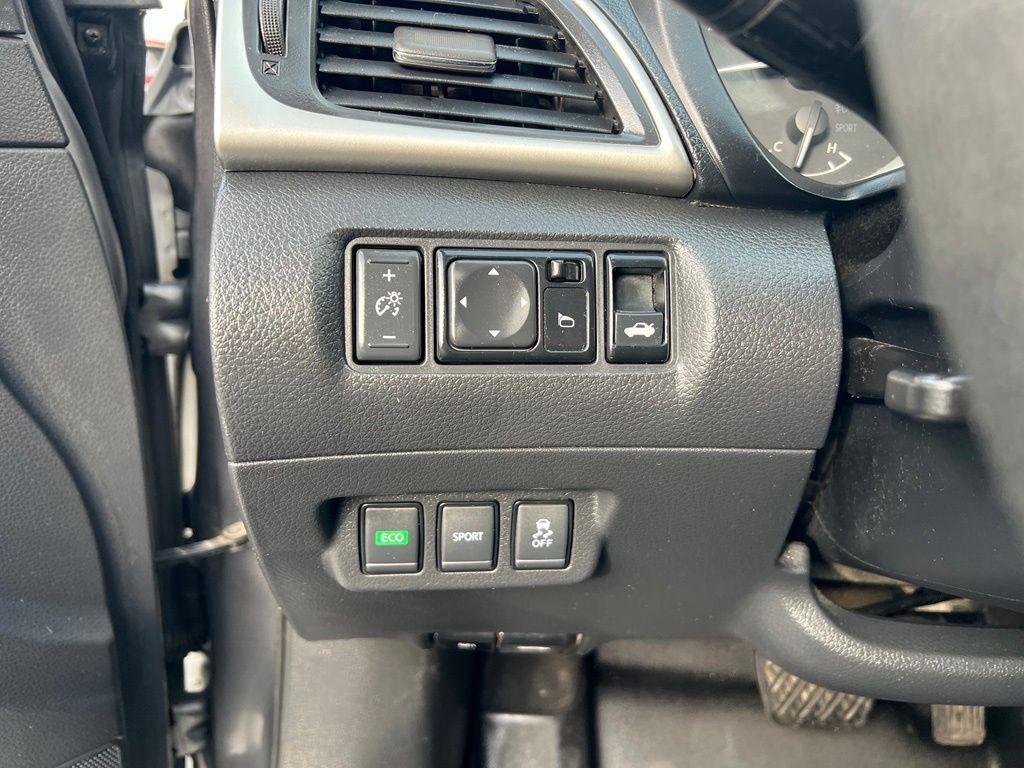 Used 2018 Nissan Sentra SR w/ Electronics Package FWD image 40