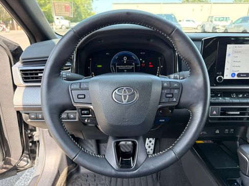 Used 2025 Toyota Camry SE w/ Convenience Package FWD image 15