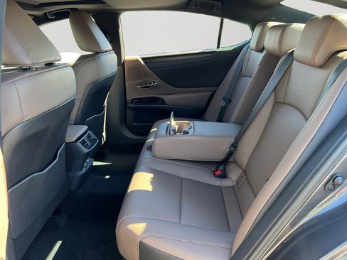 New 2025 Lexus ES 350 w/ Premium Package image 8