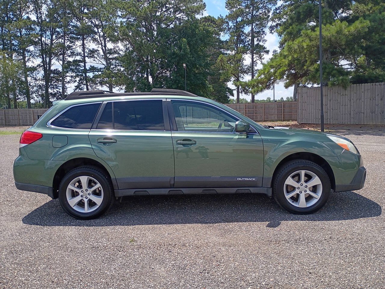 Used 2013 Subaru Outback 2.5i Premium AWD/4WD image 4