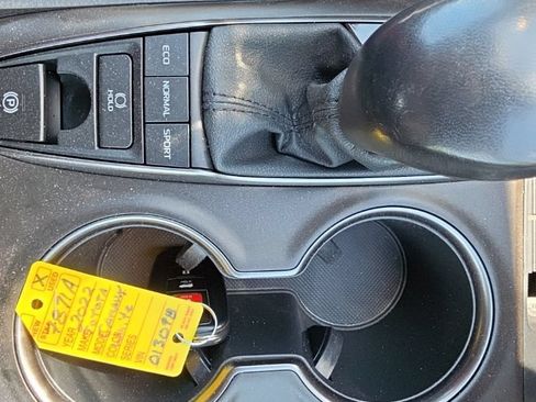 Used 2022 Toyota Camry XSE FWD image 16