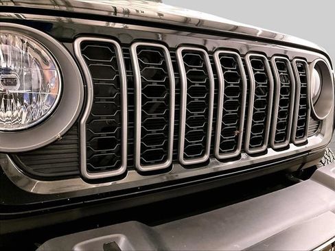 Used 2025 Jeep Gladiator Sport AWD/4WD image 29