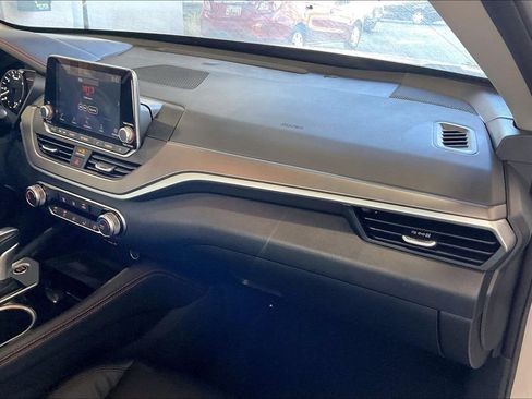 Used 2025 Nissan Altima 2.5 SR FWD image 23