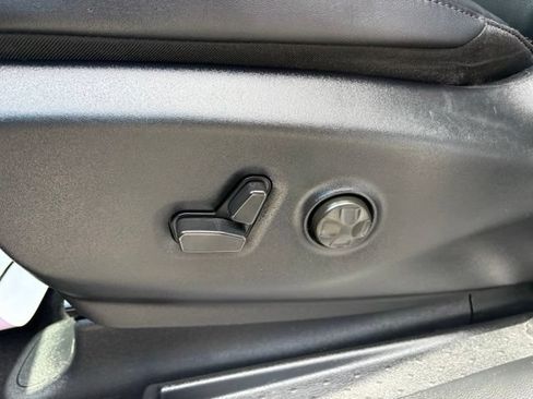 Used 2025 Chrysler Pacifica Select FWD image 27