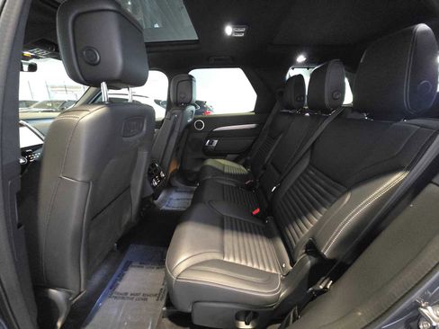 Used 2025 Land Rover Discovery Dynamic SE AWD/4WD image 18