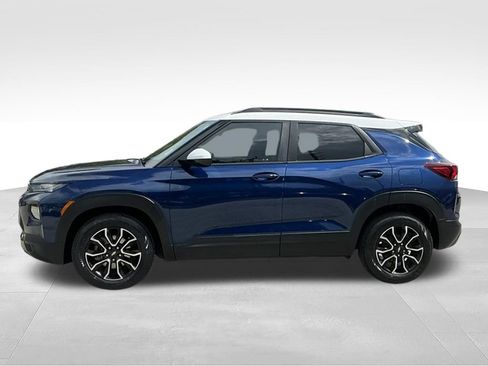Used 2022 Chevrolet TrailBlazer ACTIV w/ Technology Package FWD image 3