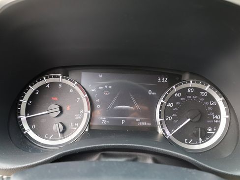 Used 2023 Toyota Highlander XLE image 37