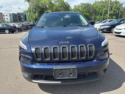 Used 2016 Jeep Cherokee Limited w/ Luxury Group AWD/4WD image 2