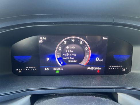 Used 2023 Volkswagen Taos SE w/ Panoramic Sunroof Package FWD image 18