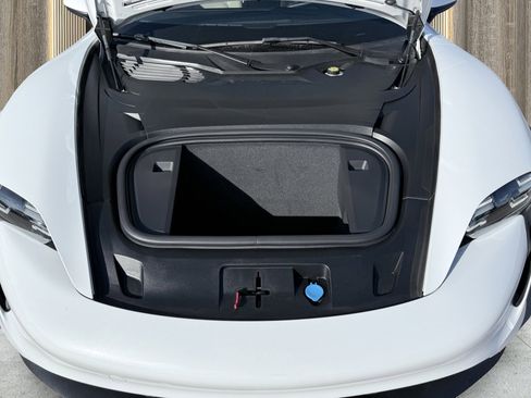 Used 2022 Porsche Taycan image 23