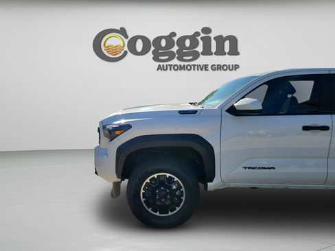 Certified 2025 Toyota Tacoma TRD Off-Road image 29