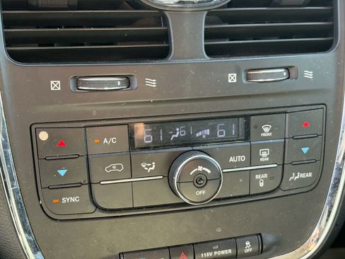 Used 2013 Chrysler Town & Country Touring FWD image 15