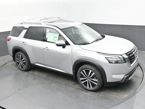 New 2025 Nissan Pathfinder Platinum image 31