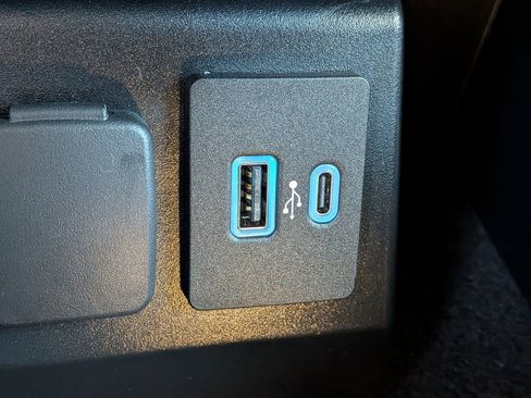 Certified 2022 Ford Explorer XLT w/ Equipment Group 202A image 26