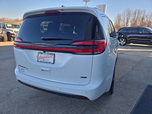 New 2026 Chrysler Pacifica Select w/ S Appearance Package image 10