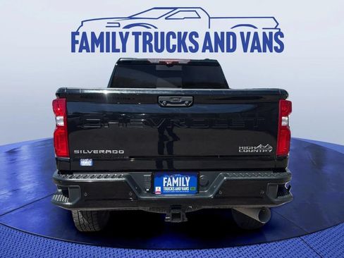 Used 2020 Chevrolet Silverado 2500 High Country w/ Technology Package AWD/4WD image 4