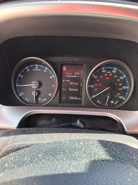Used 2017 Toyota RAV4 LE FWD image 3