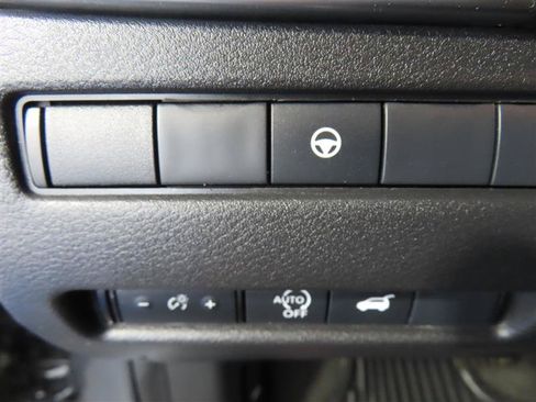 Used 2024 Nissan Rogue SV w/ SV Premium Package FWD image 18