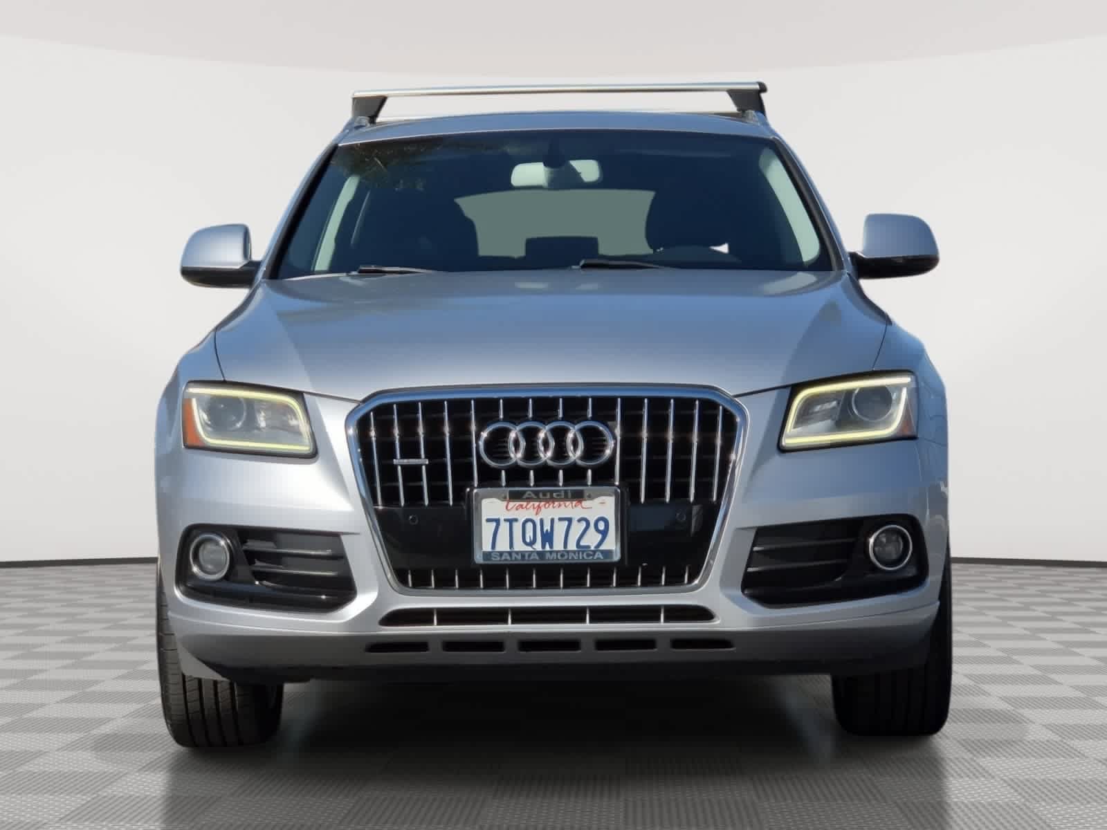 Used 2017 Audi Q5 2.0T Premium Plus w/ Technology Package AWD/4WD image 2