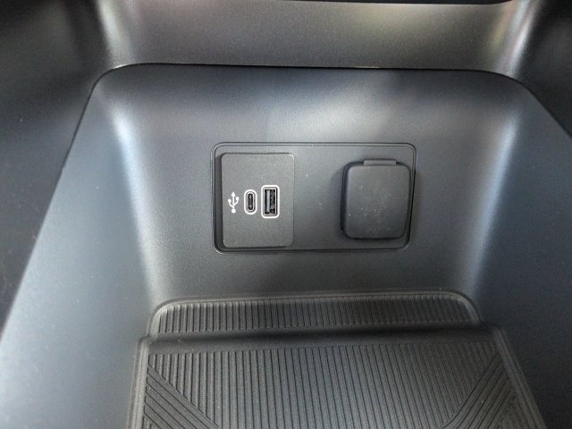 New 2026 Ford Explorer Active w/ Active Comfort Package RWD image 24