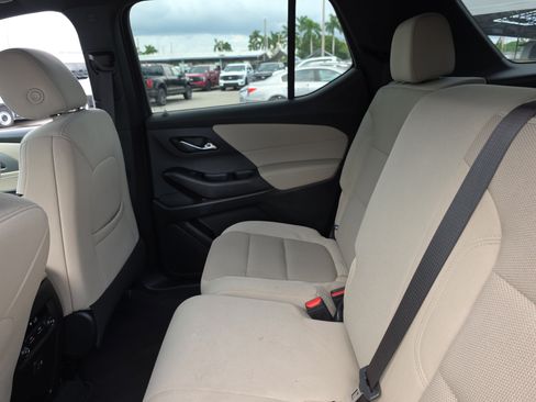 Used 2023 Chevrolet Traverse LS FWD image 9