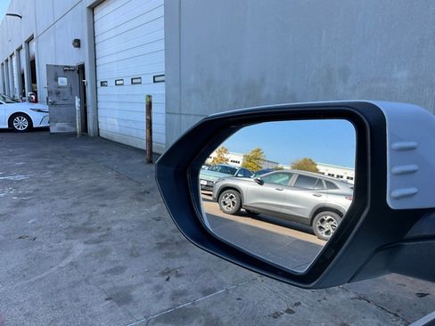 Used 2025 Hyundai Kona SEL image 18