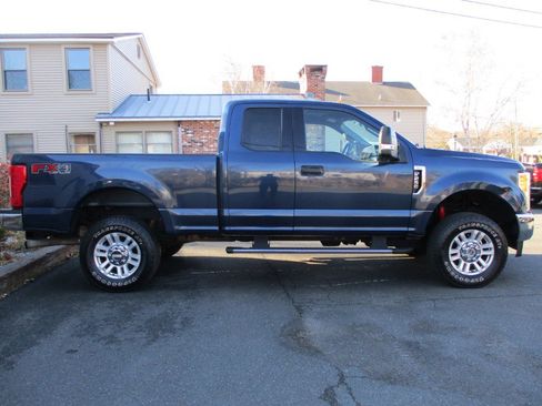Used 2017 Ford F250 XLT w/ FX4 Off-Road Package image 3