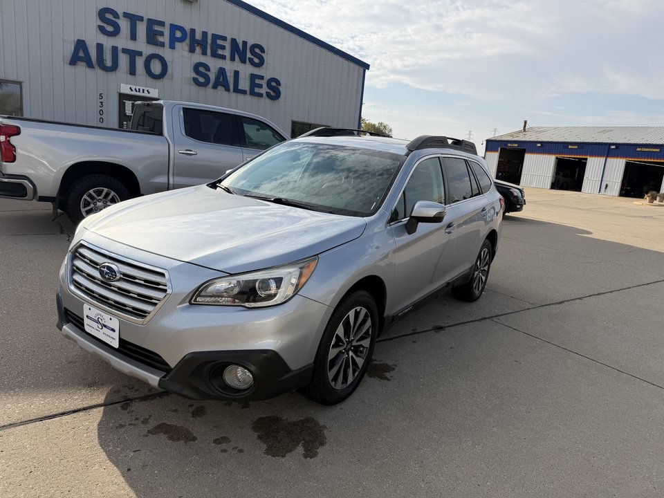 Used 2017 Subaru Outback 2.5i Limited AWD/4WD image 1