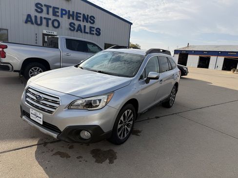 Used 2017 Subaru Outback 2.5i Limited image 1