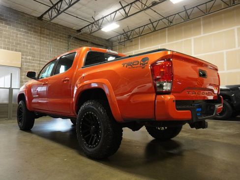 Used 2017 Toyota Tacoma TRD Sport image 3